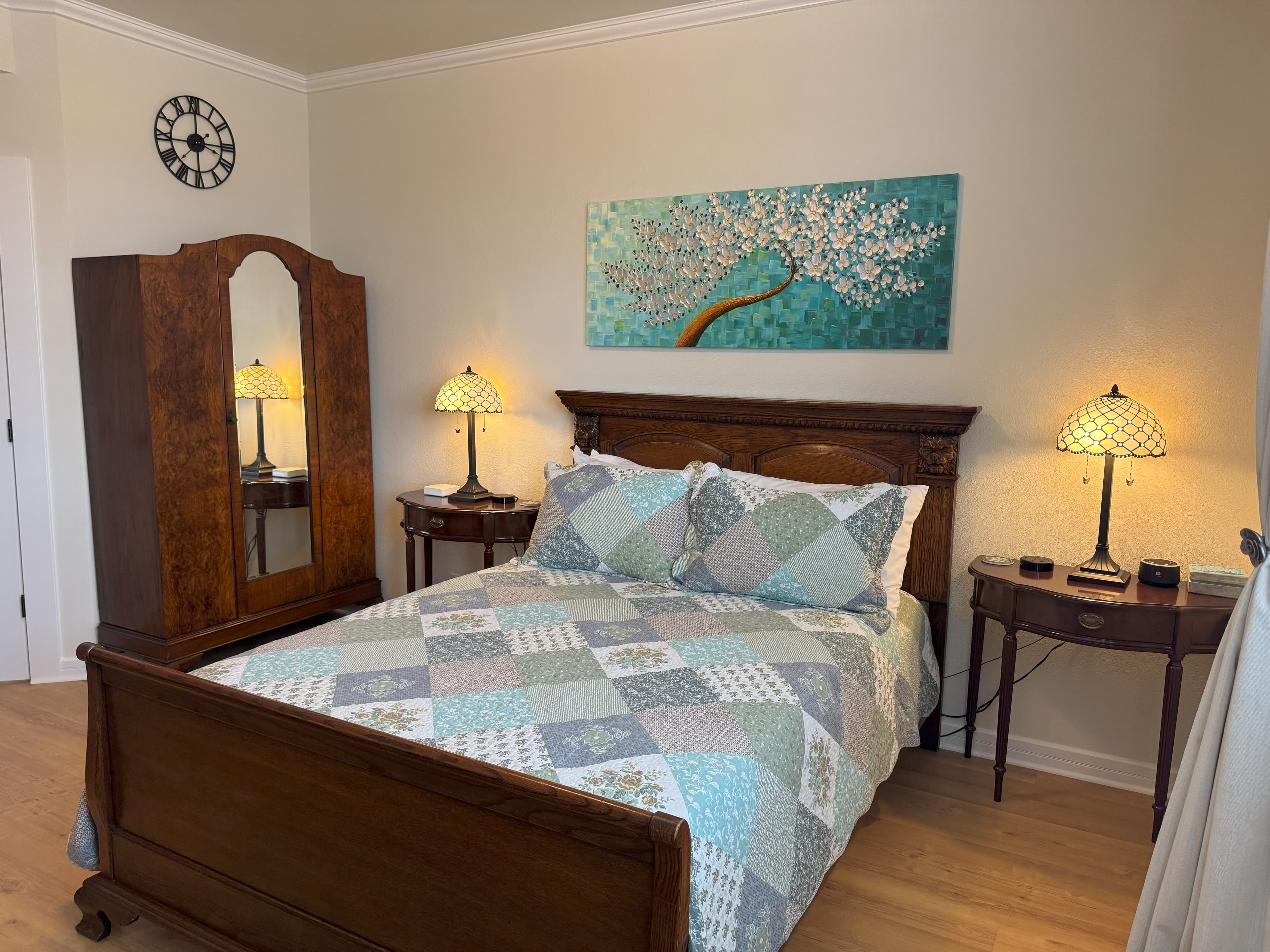 Southeast Bay Street Room