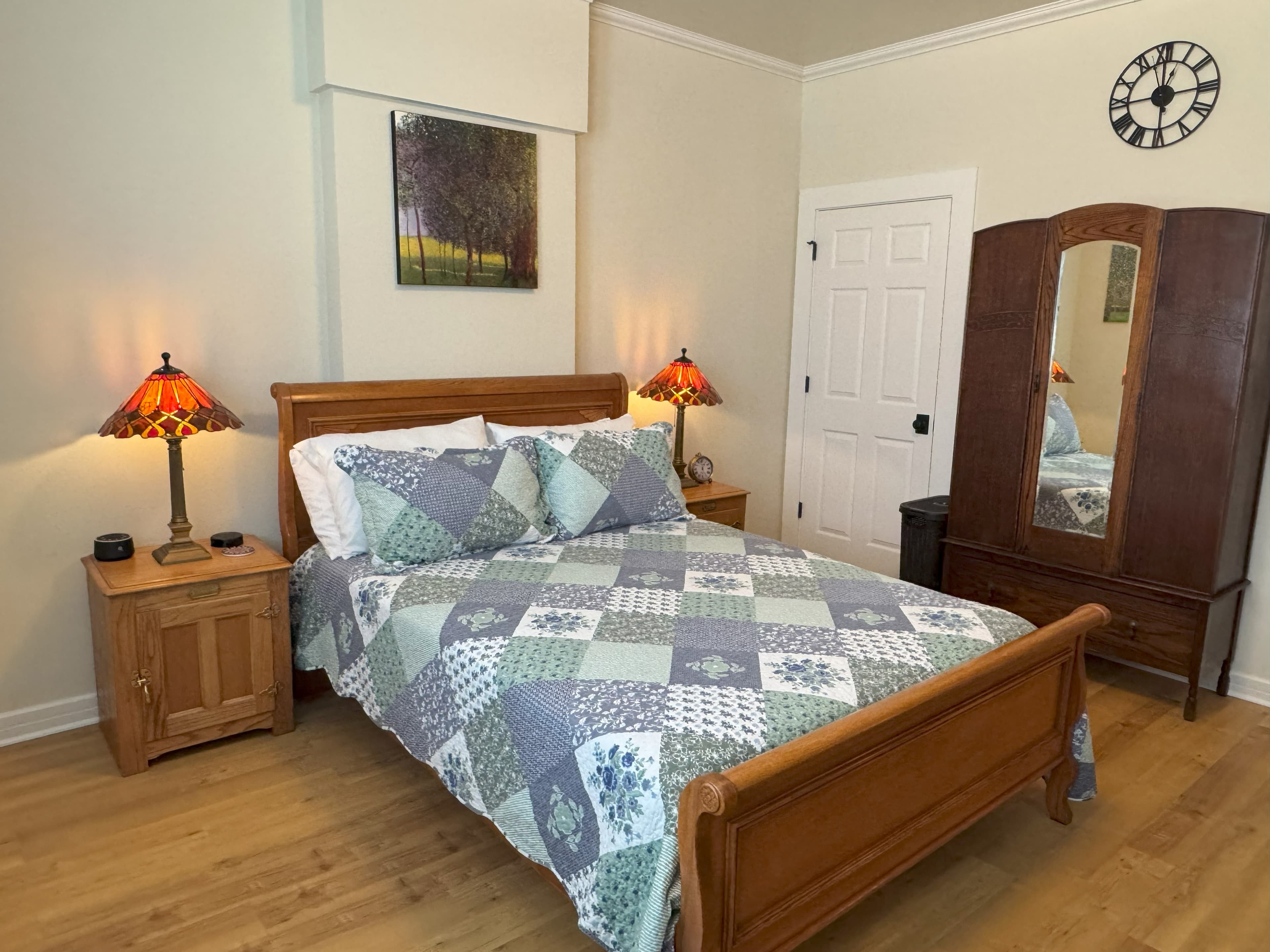 Southwest Bay Street Room